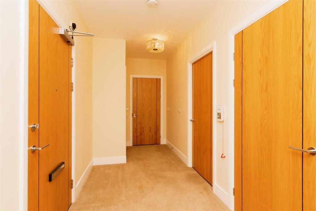 1 bed flat to rent in Four Ashes Road, Solihull B93, £1,000 pcm