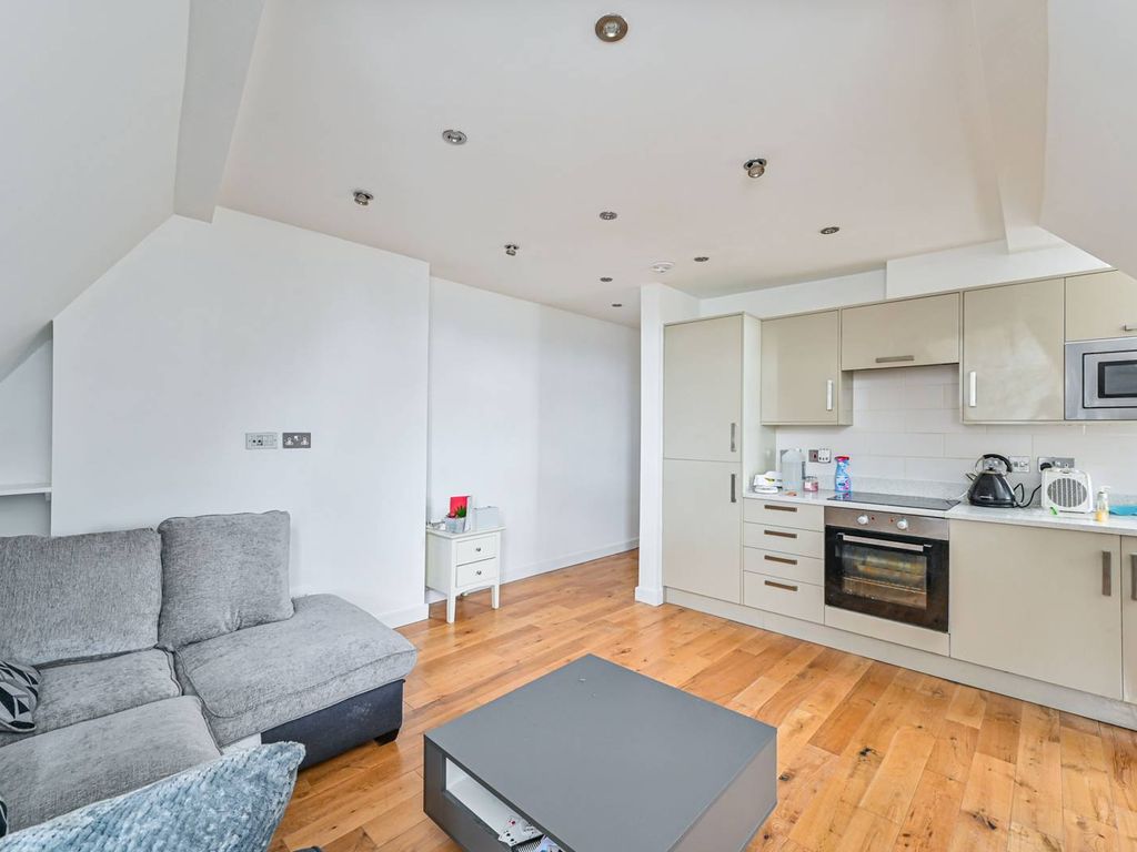 2 bed flat for sale in Brixton Road, Brixton, London SW9, £475,000