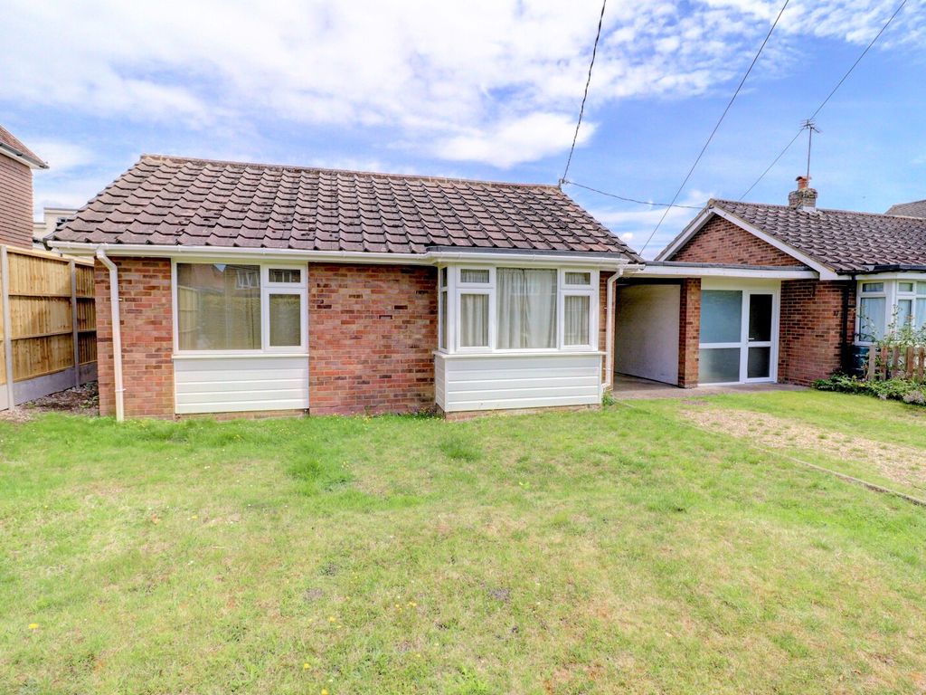 2 bed bungalow for sale in New Pond Road, Holmer Green, High Wycombe HP15, £350,000