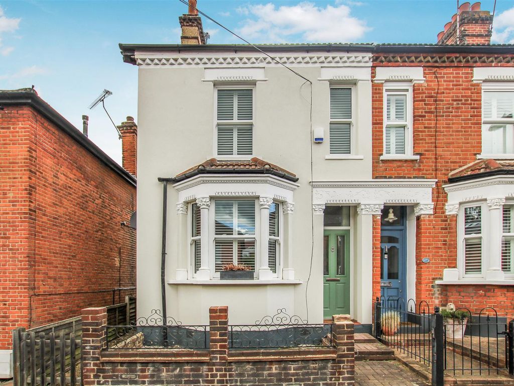 2 bed end terrace house for sale in Chase Road, Brentwood CM14, £475,000