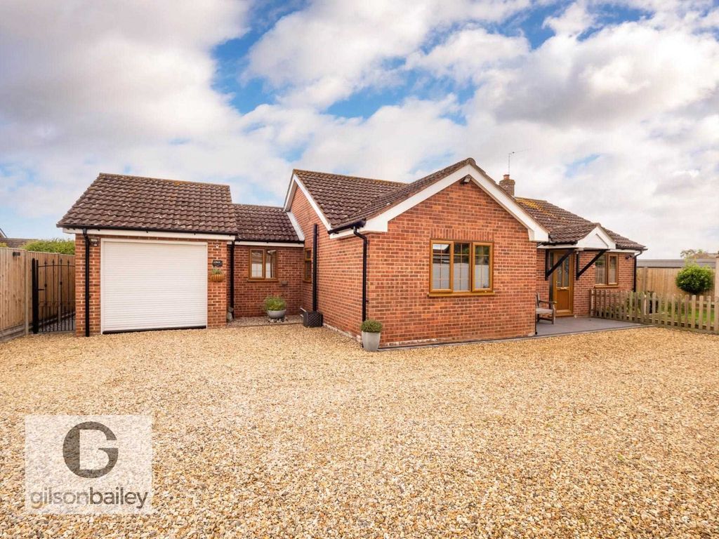 3 bed detached bungalow for sale in Station Road, Potter Heigham NR29, £400,000