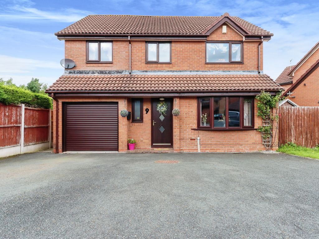 4 bed detached house for sale in Aspen Way, Telford TF5, £425,000