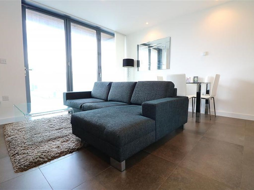 1 bed flat for sale in Book House, City Road, Islington, London EC1V, £645,000