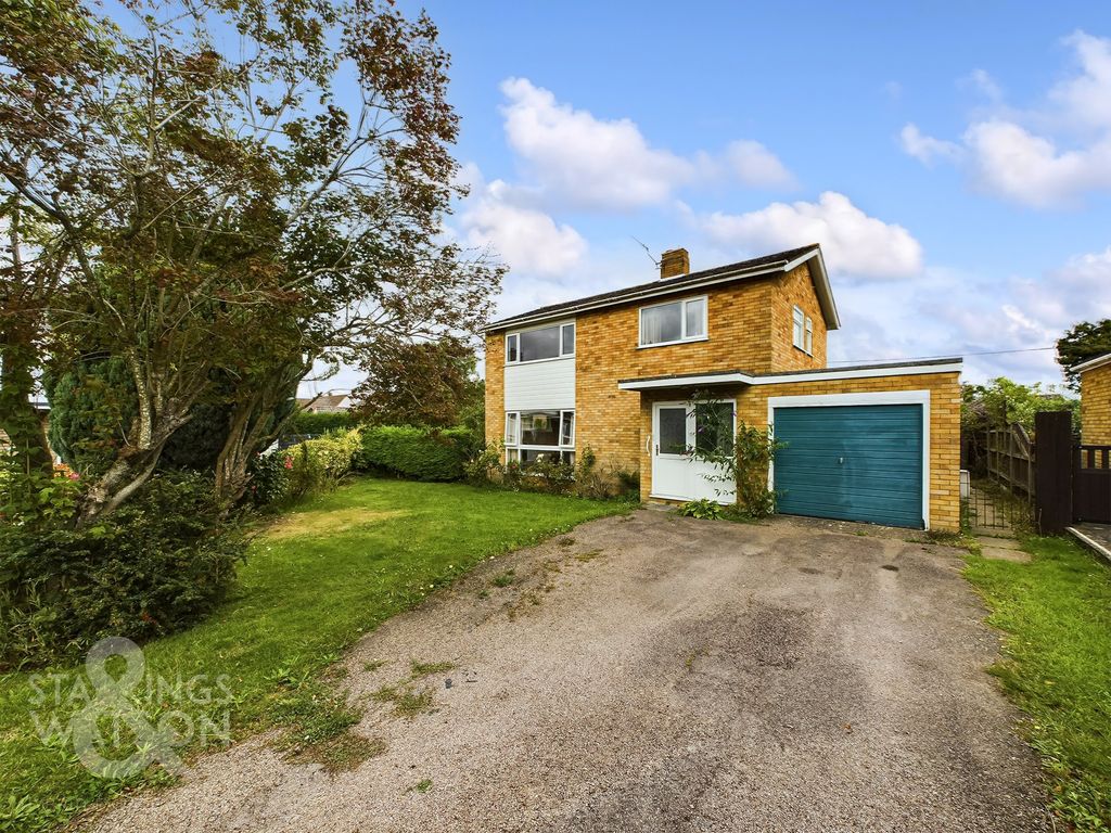 4 bed detached house for sale in Highland, Poringland, Norwich NR14, £340,000