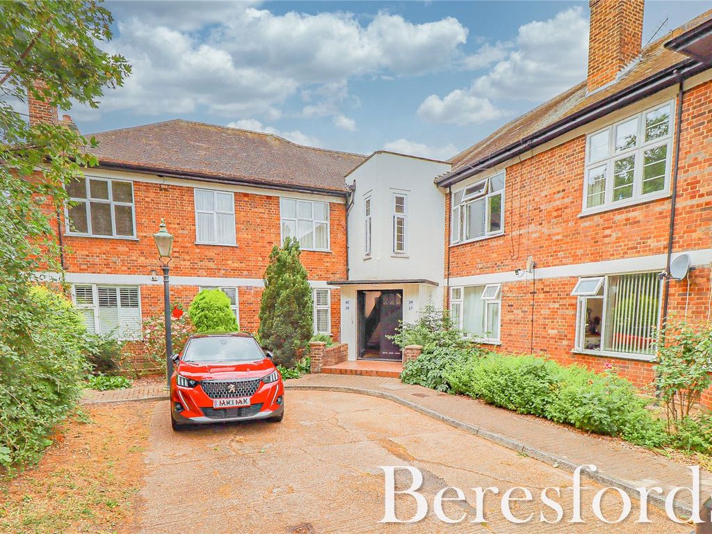 2 bed flat for sale in Corbets Tey Road, Upminster RM14, £345,000