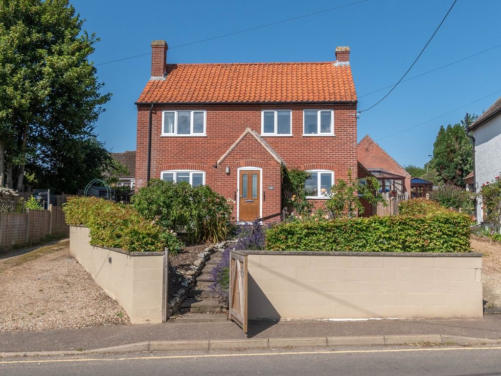 2 bed detached house for sale in Wells Road, Little Walsingham NR22, £350,000