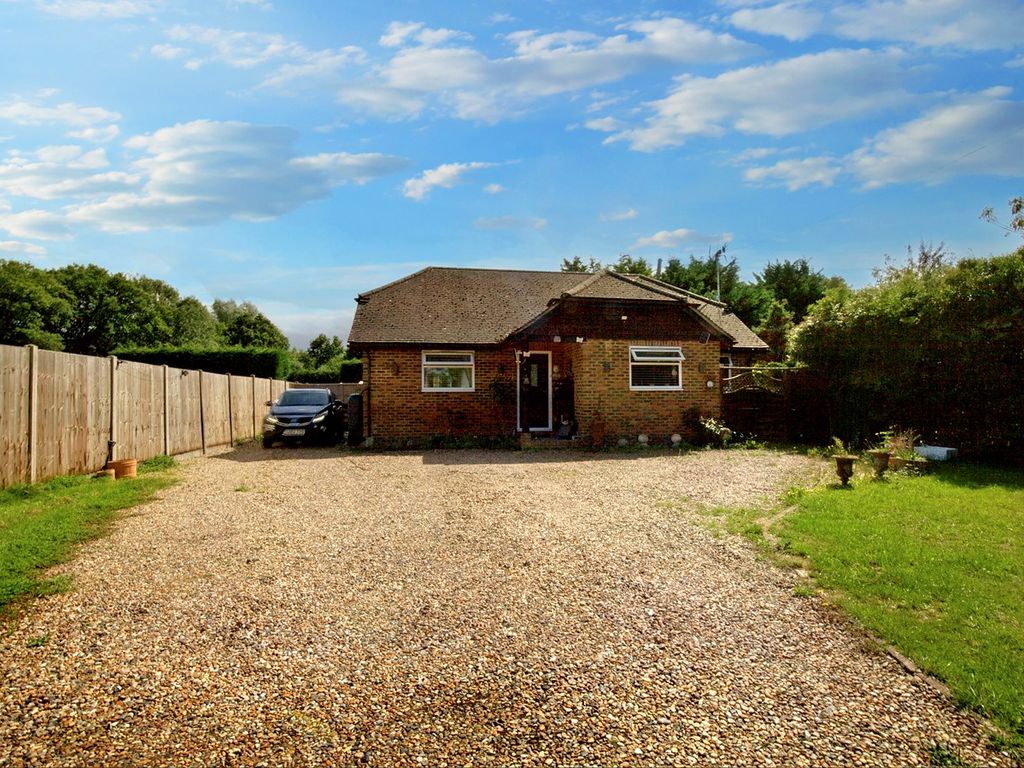 4 bed detached bungalow for sale in Weatherhill Common, Smallfield, Horley RH6, £625,000