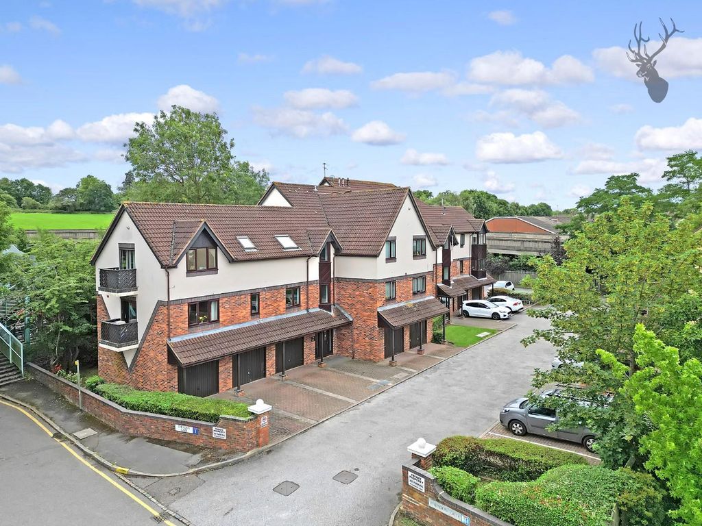 1 bed flat for sale in Station Approach, Theydon Bois, Epping CM16, £350,000