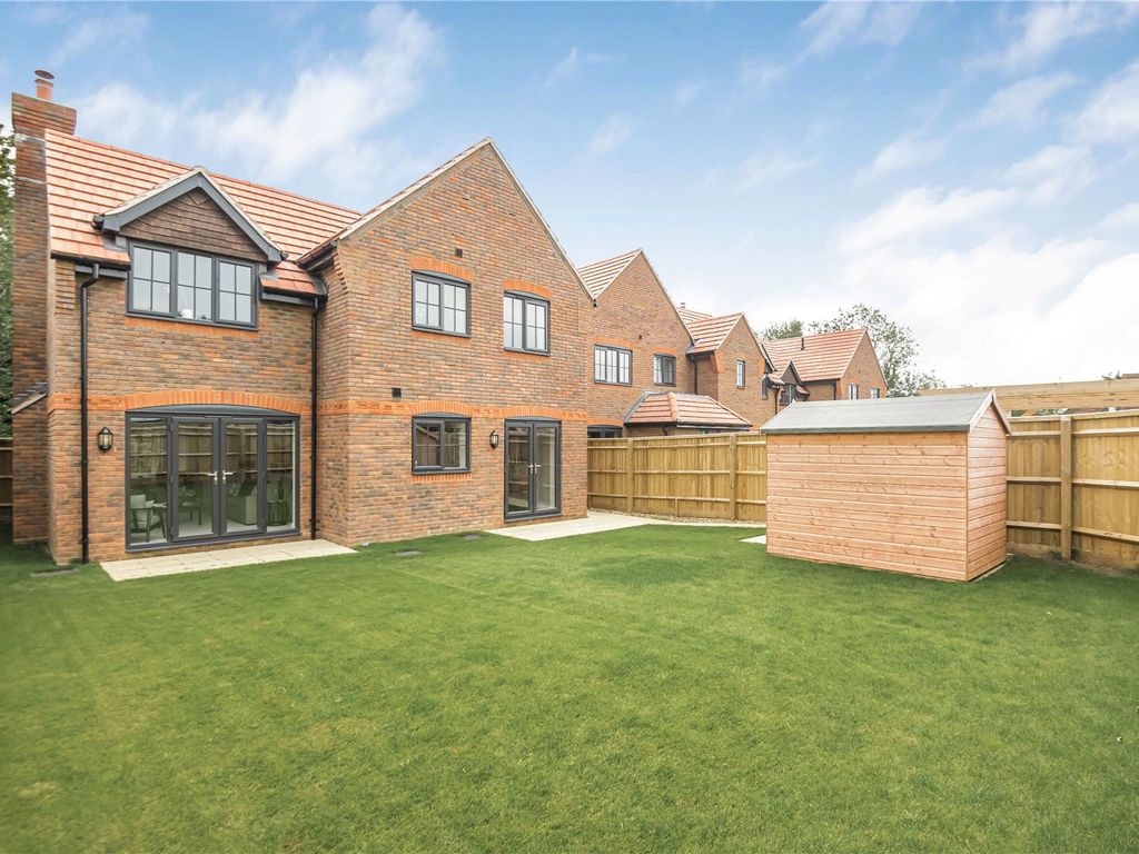 New home, 4 bed country house for sale in Chinnor Road, Bledlow Ridge, High Wycombe HP14, £700,000
