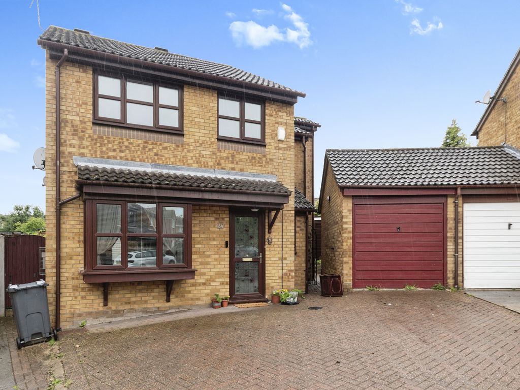 4 bed detached house for sale in Boxfield Green, Stevenage, Hertfordshire SG2, £600,000