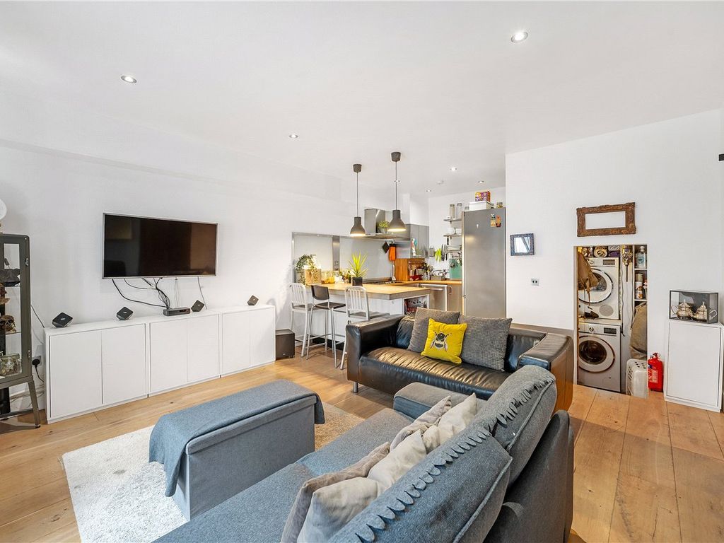 2 bed flat for sale in Cornwall Gardens, London SW7, £1,050,000