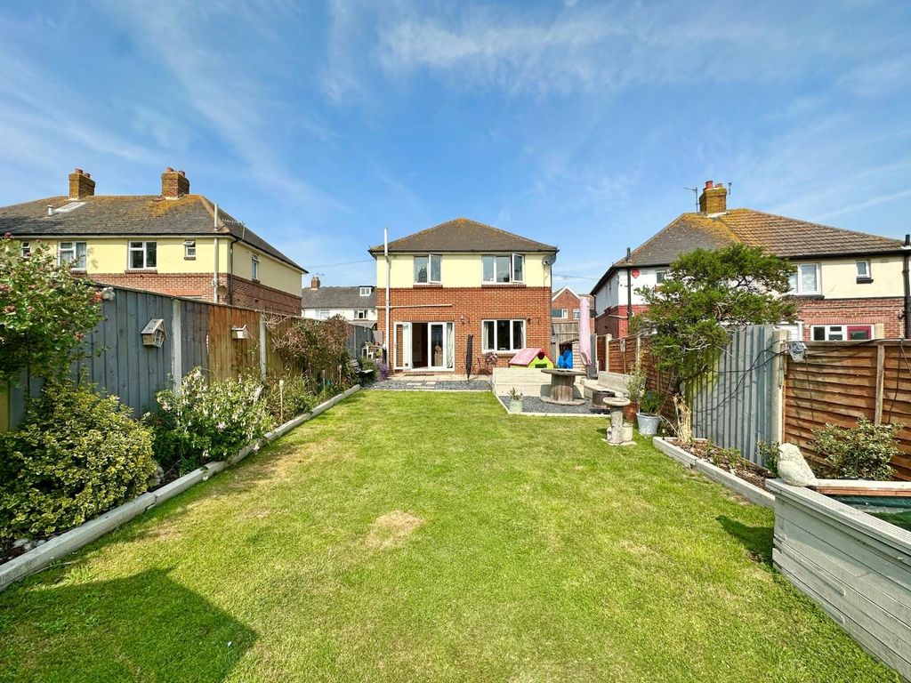 3 bed detached house for sale in Norfolk Road, Weymouth DT4, £350,000