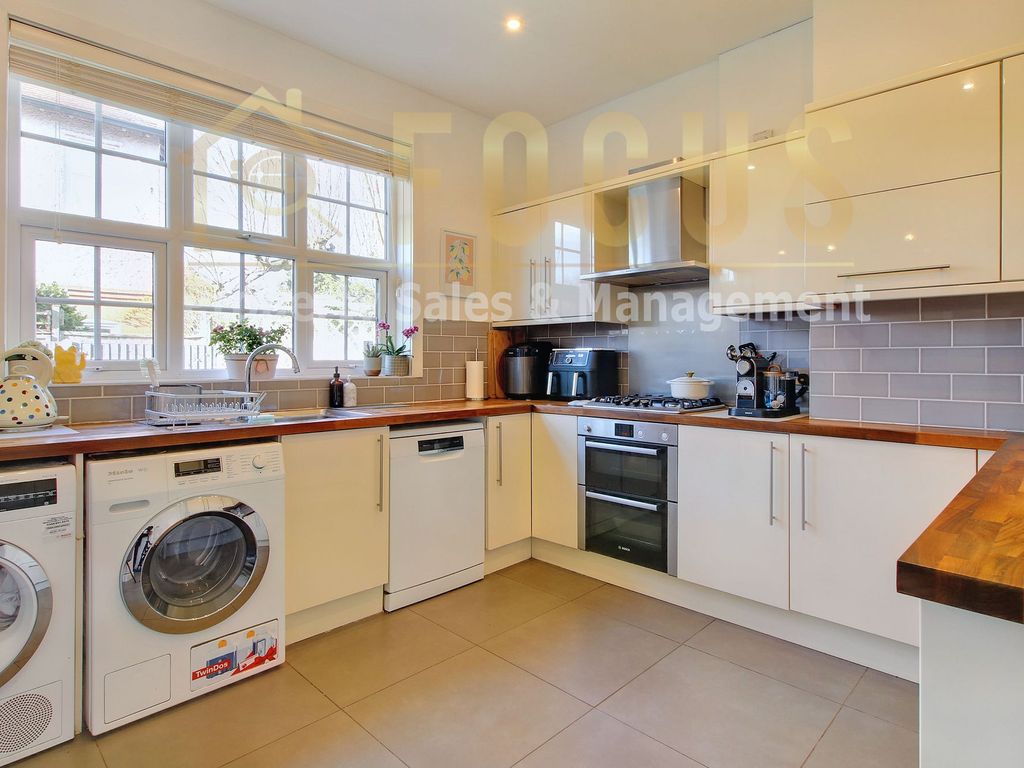 4 bed detached house for sale in Barrington Road, Leicester LE2, £550,000