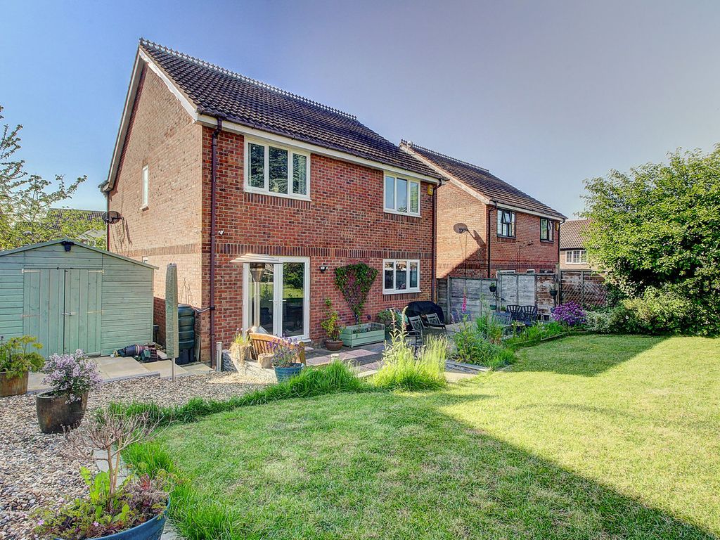 4 bed detached house for sale in Rosemullion Avenue, Milton Keynes MK4, £255,000