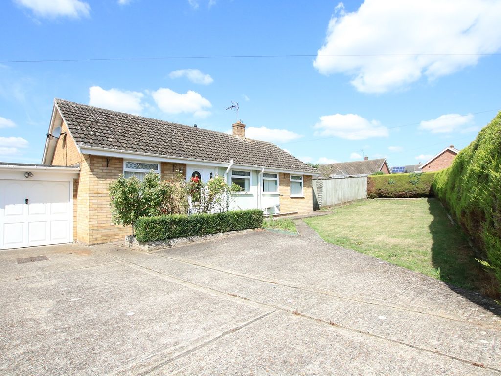 3 bed detached bungalow for sale in Thornhill Road, Barham, Ipswich, Suffolk IP6, £385,000