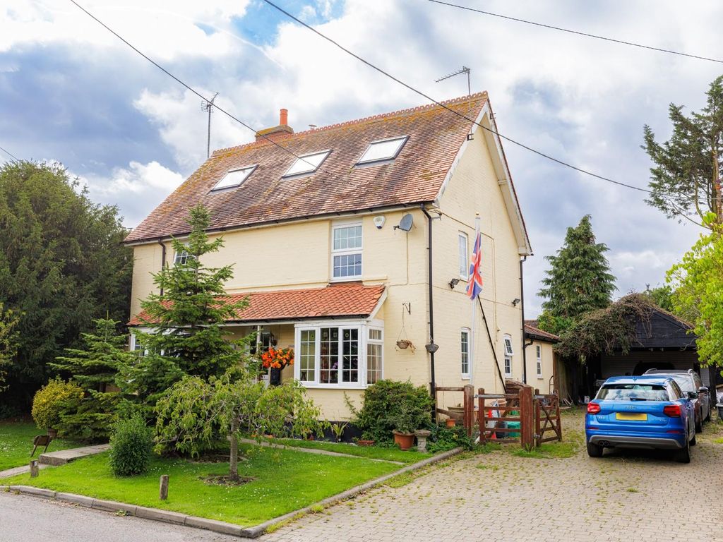 4 bed cottage for sale in Brick End, Broxted, Dunmow, Essex CM6, £500,000