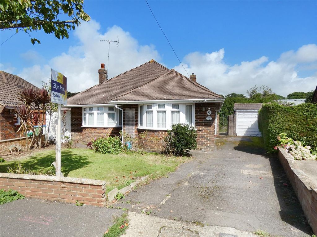 2 bed detached bungalow for sale in Fircroft Crescent, Rustington, Littlehampton BN16, £425,000