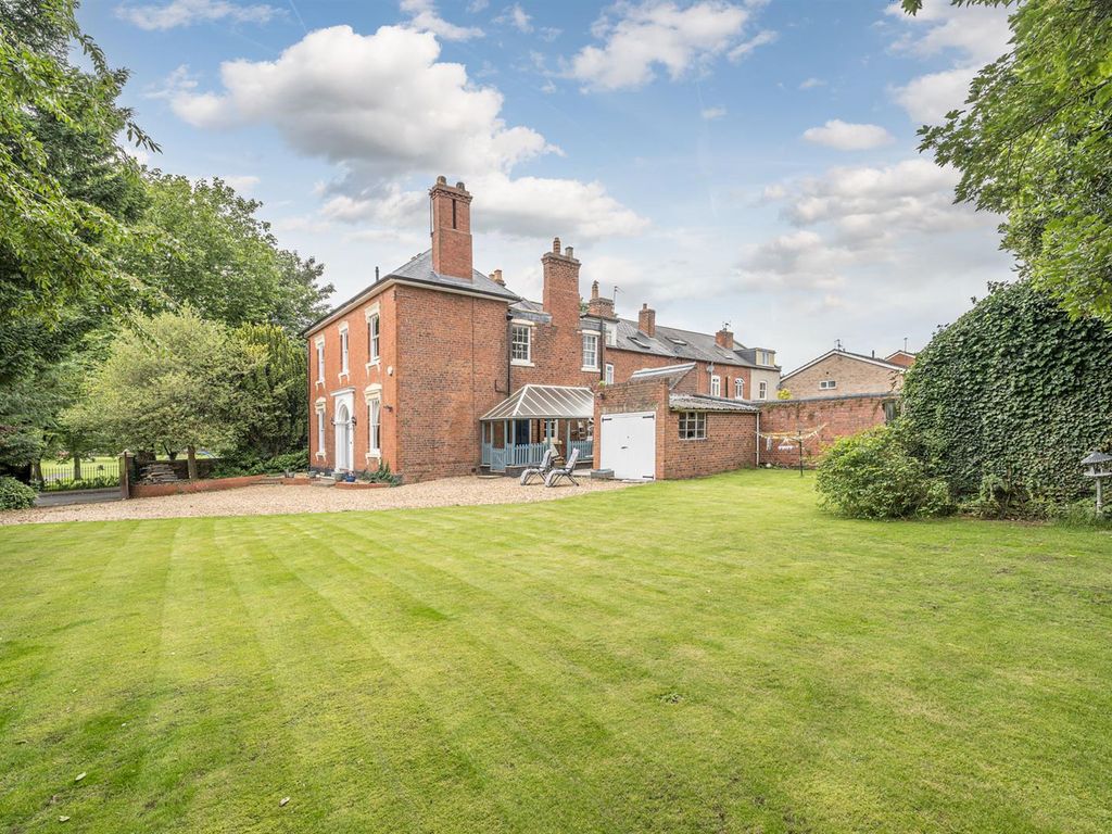 5 bed property for sale in Albion Street, Wall Heath DY6, £695,000