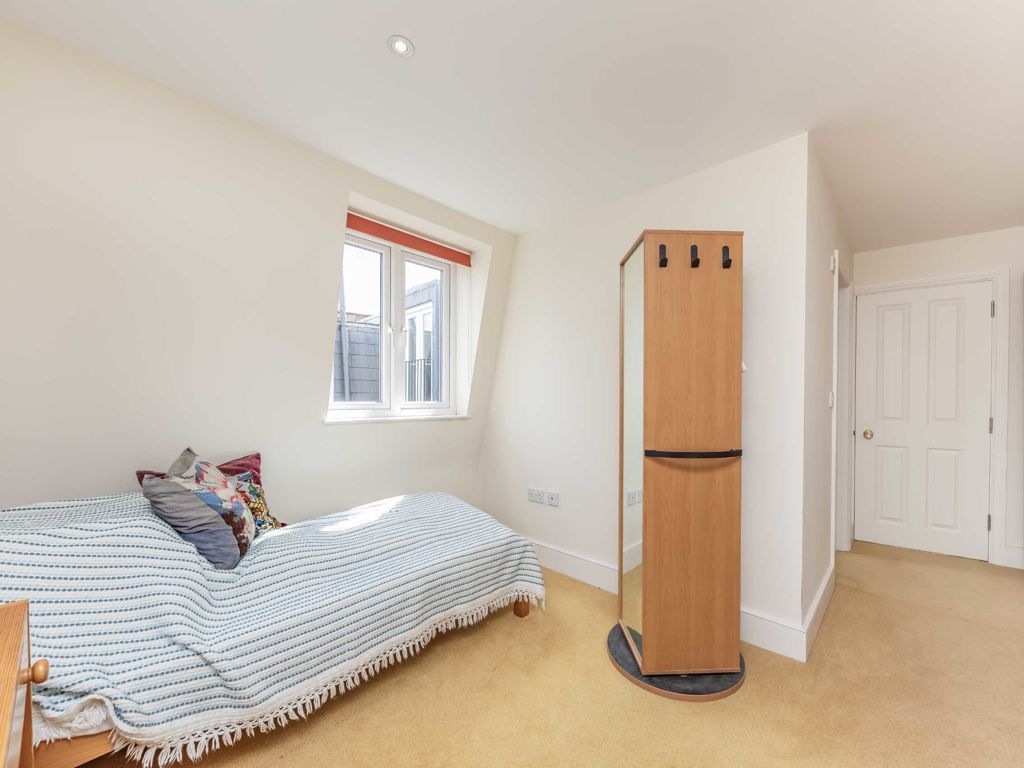 4 bed maisonette for sale in Yukon Road, London SW12, £1,000,000