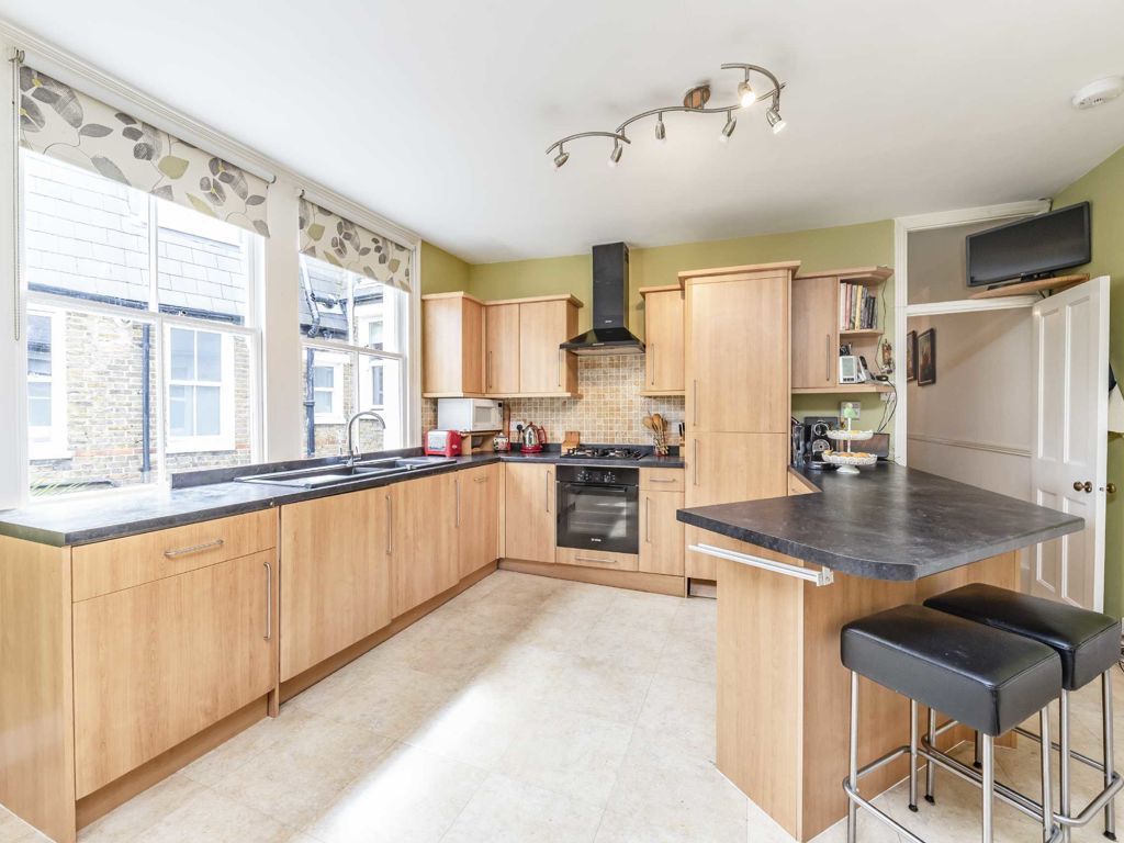 4 bed maisonette for sale in Yukon Road, London SW12, £1,000,000