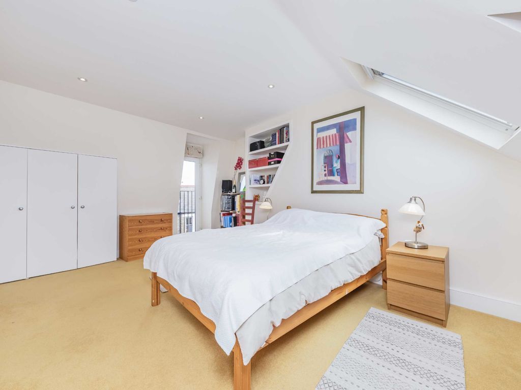 4 bed maisonette for sale in Yukon Road, London SW12, £1,000,000