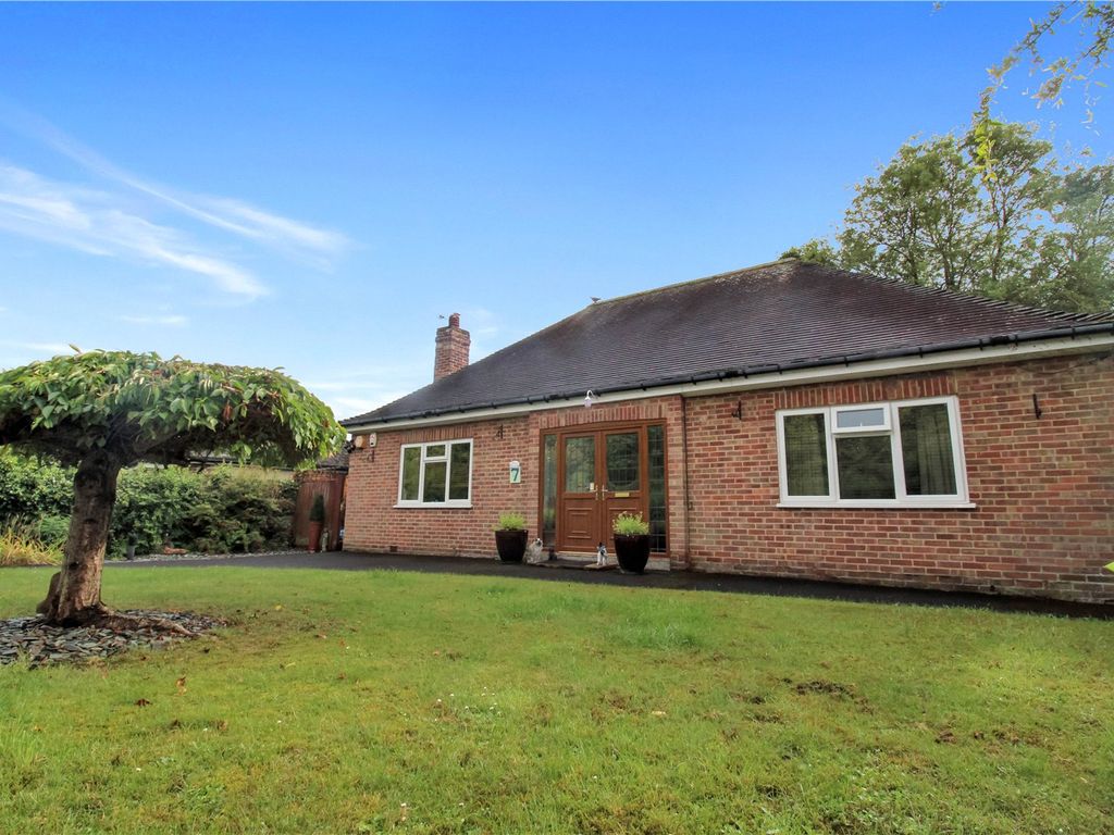 2 bed bungalow for sale in The Quarries, Old Town, Swindon, Wiltshire SN1, £595,000