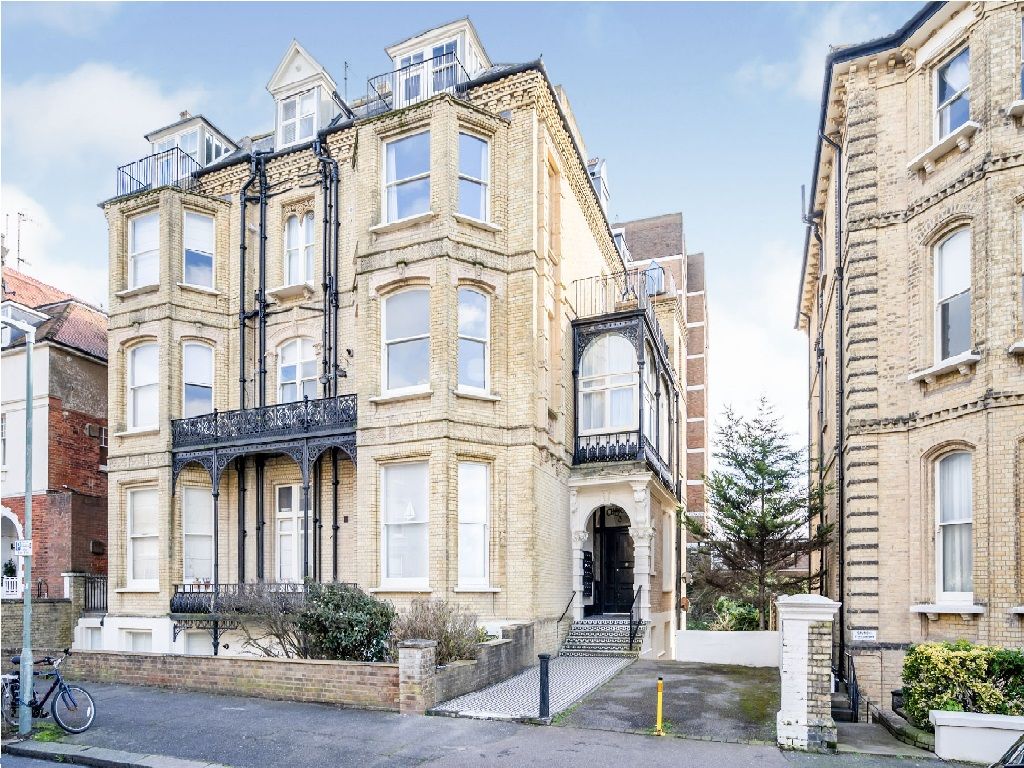 1 bed flat for sale in Third Avenue, Hove BN3, £350,000