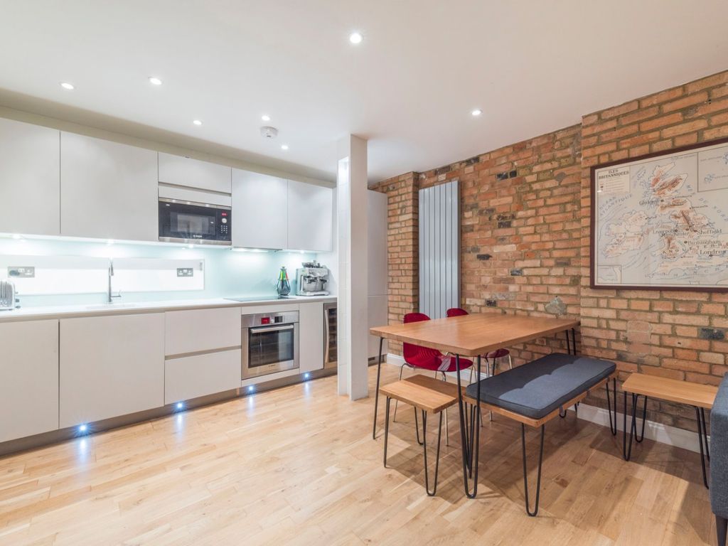 1 bed flat for sale in Blake Mews, Kew TW9, £480,000