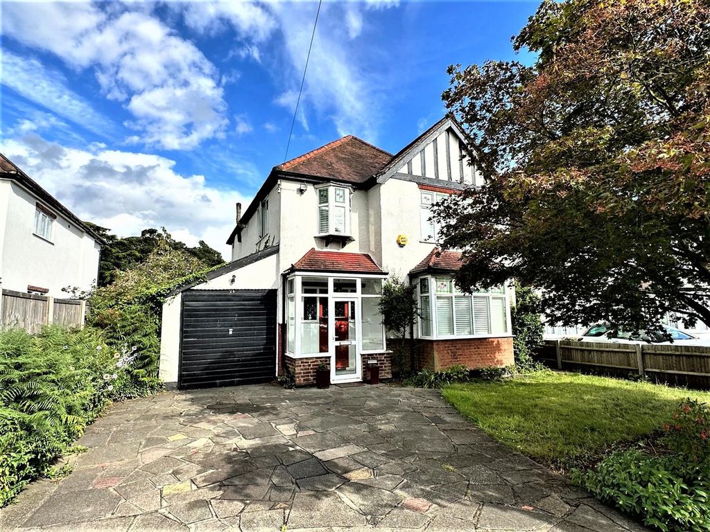 3 bed detached house for sale in Sutherland Avenue, Petts Wood, Kent BR5, £1,075,000