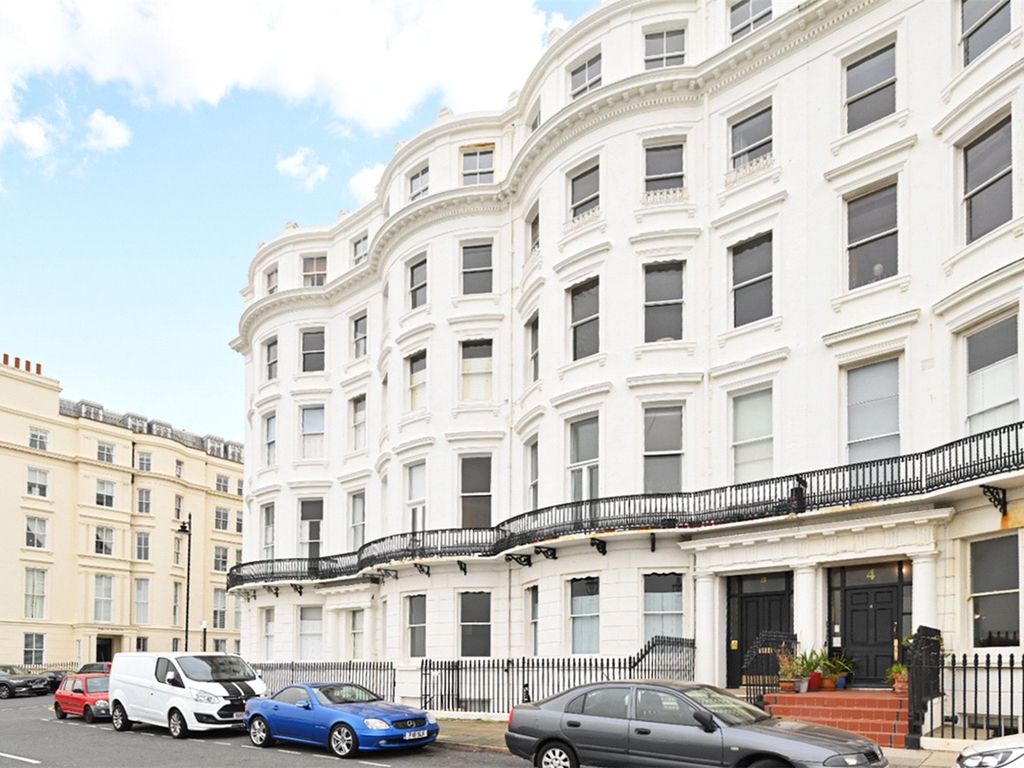 3 bed flat for sale in Clarendon Terrace, Brighton BN2, £600,000