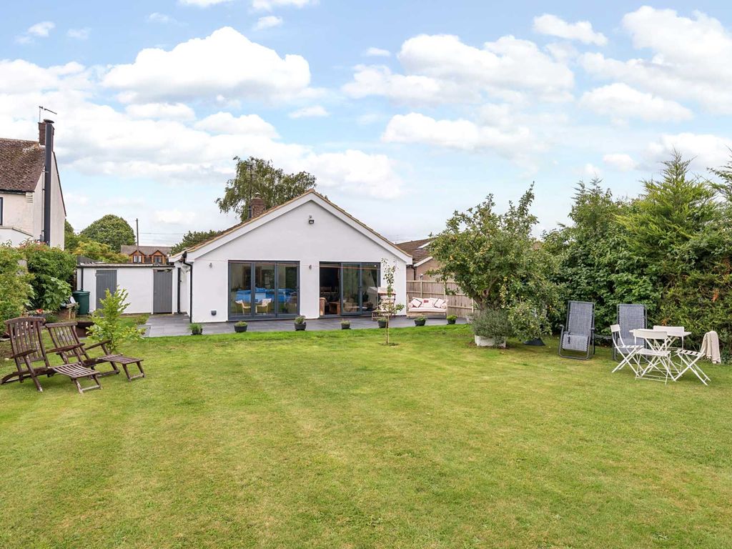 4 bed detached bungalow for sale in Orchard Lane, Harrold MK43, £595,000