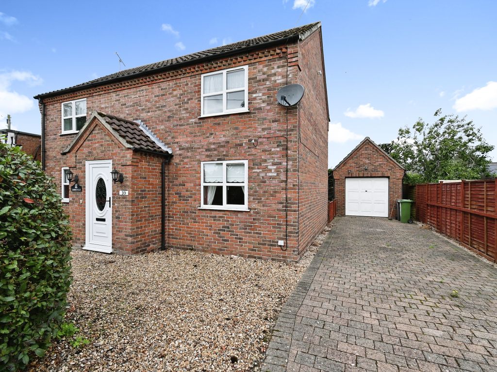 3 bed detached house for sale in Loddon Road, Ditchingham, Bungay, Norfolk NR35, £335,000
