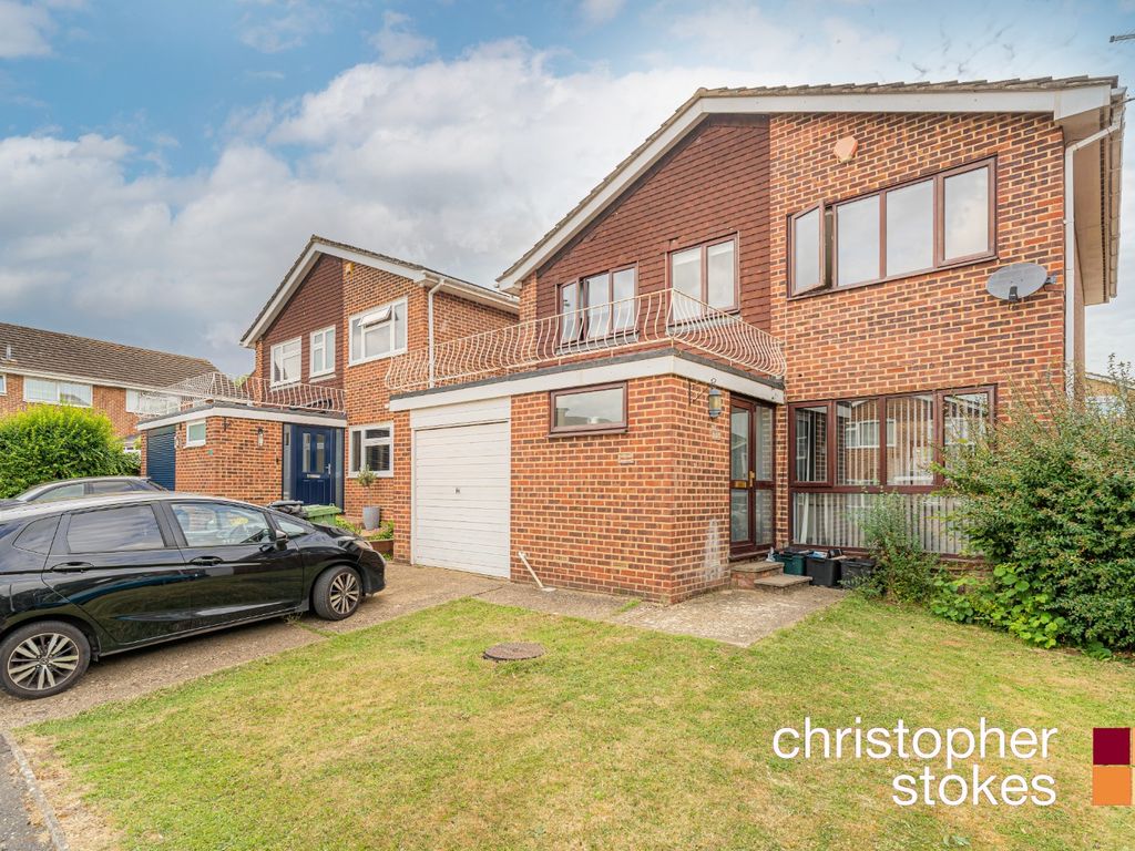 4 bed detached house for sale in Broom Close, Cheshunt EN7, £645,000