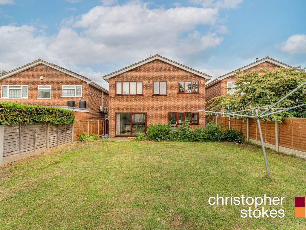 4 bed detached house for sale in Broom Close, Cheshunt EN7, £645,000