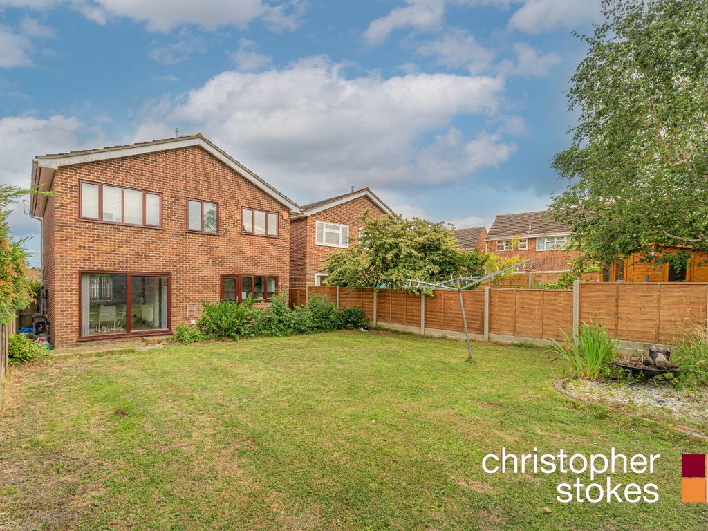 4 bed detached house for sale in Broom Close, Cheshunt EN7, £645,000