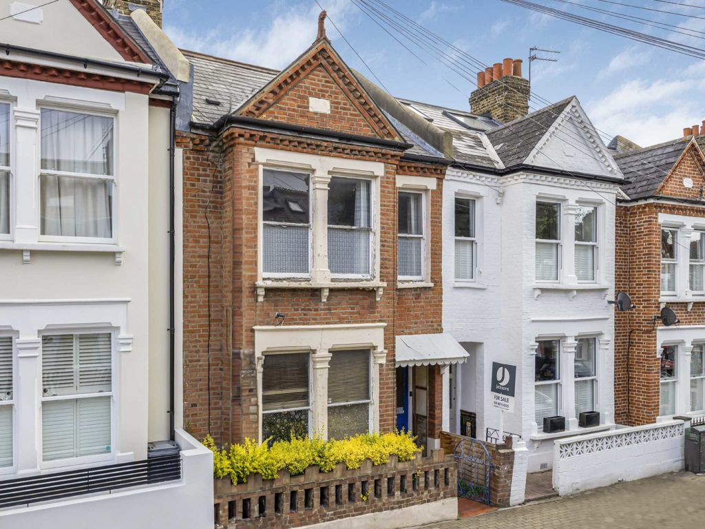 3 bed terraced house for sale in Dagnan Road, London SW12, £960,000