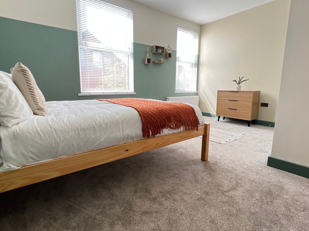 Room to rent in Room 2, Reginald Mount, Chapeltown LS7, £750 pcm