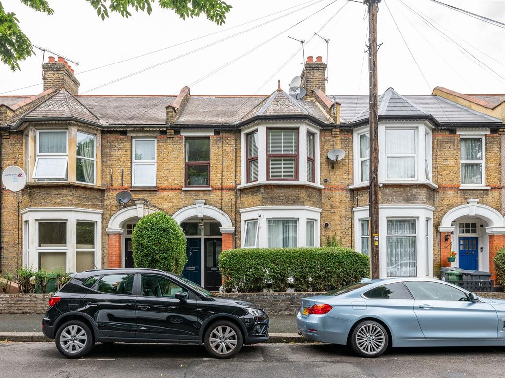2 bed flat for sale in Lawton Road, London E10, £475,000