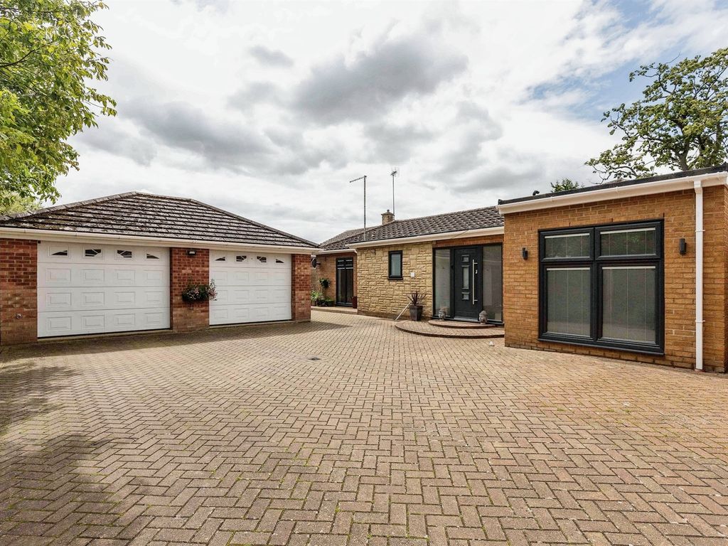 3 bed detached bungalow for sale in The Walnuts, March PE15, £450,000