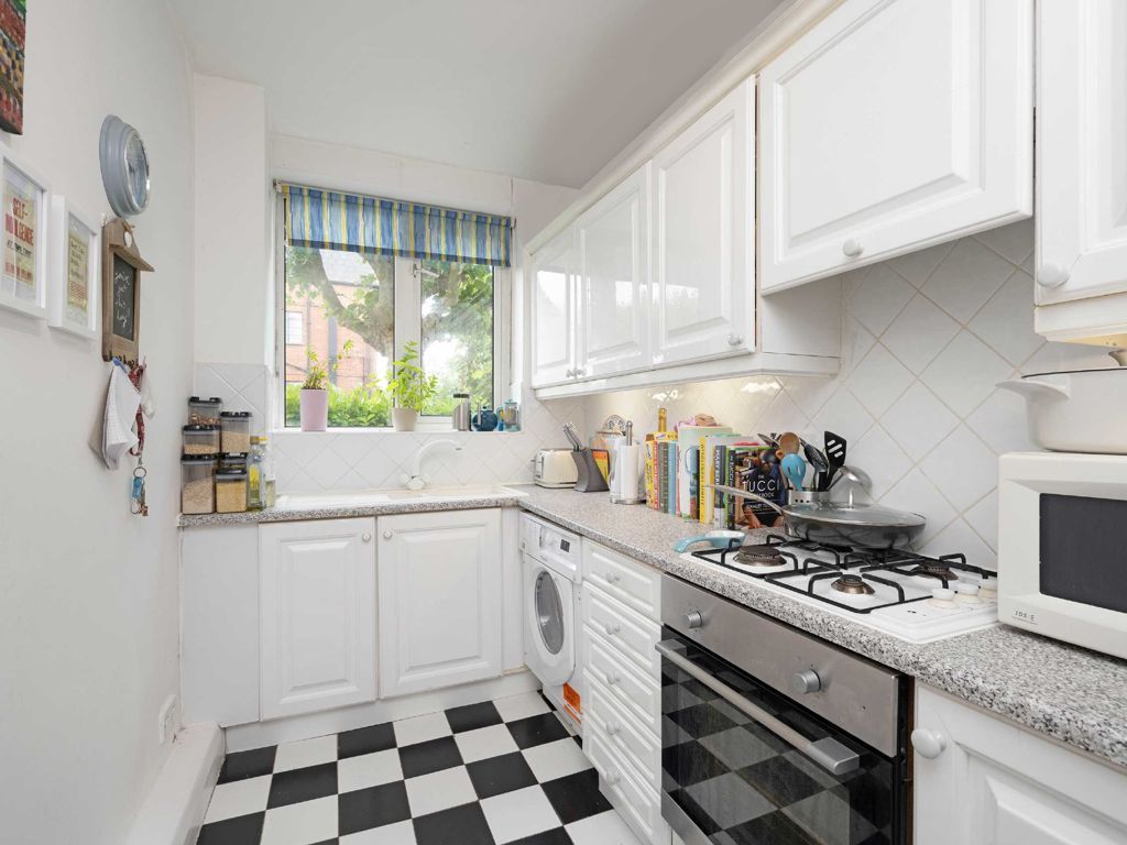 2 bed flat for sale in Stanhope Road, London N6, £525,000