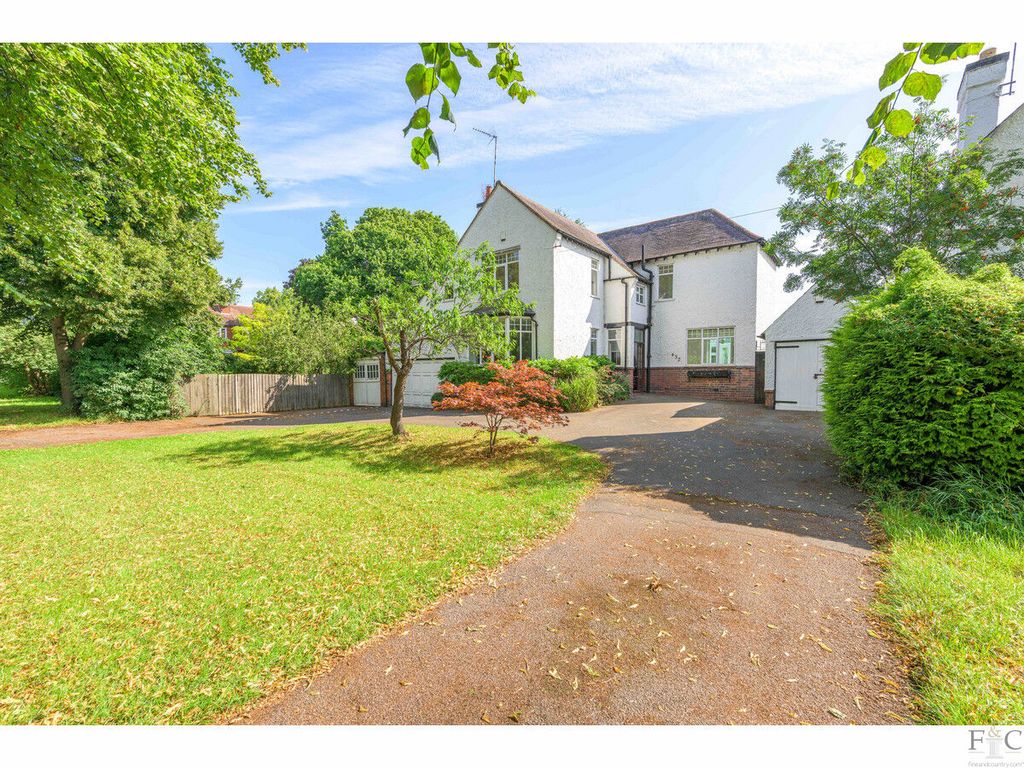 4 bed detached house for sale in Welford Road, Knighton LE2, £600,000