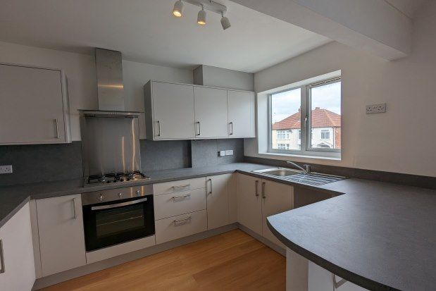2 bed flat to rent in Cooks Court, Liverpool L23, £1,000 pcm