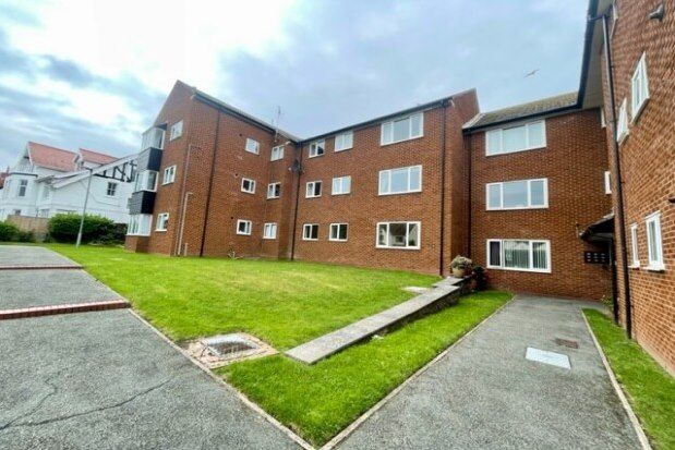 1 bed flat to rent in Trillo Avenue, Bae Colwyn LL28, £700 pcm