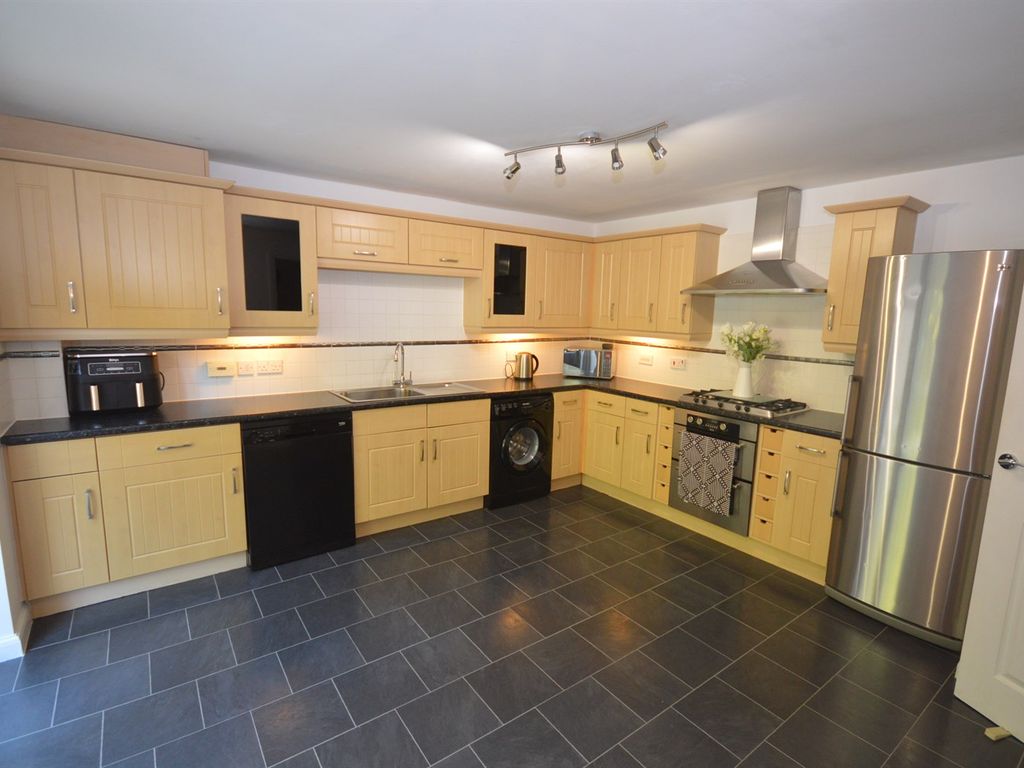 5 bed detached house for sale in Cann Close, Sudbury CO10, £500,000