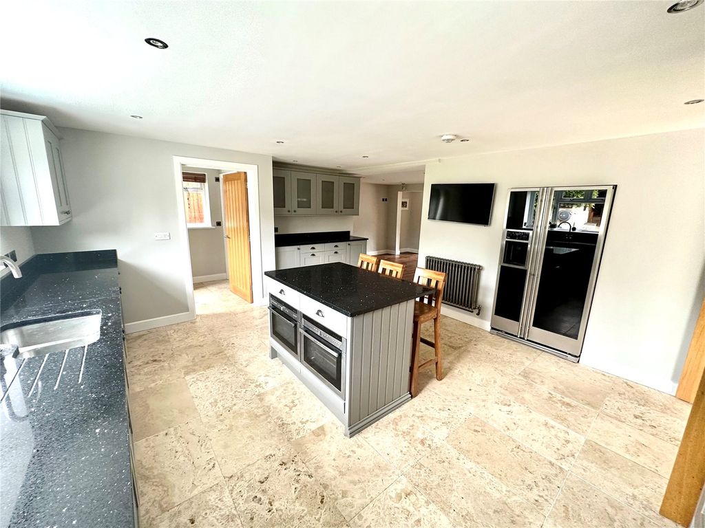 6 bed detached house for sale in Hampshire Hatches Lane, Ringwood, Hampshire BH24, £795,000