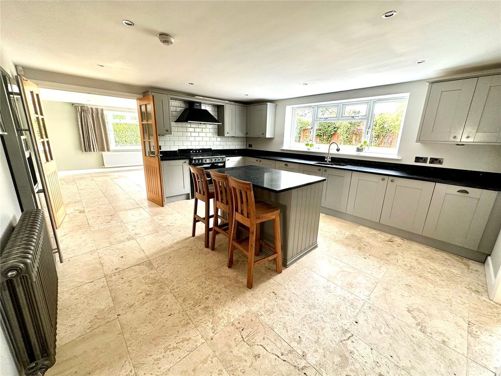 6 bed detached house for sale in Hampshire Hatches Lane, Ringwood, Hampshire BH24, £795,000