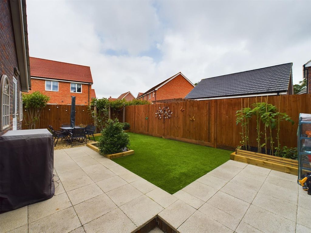 3 bed semi-detached house for sale in Foxglove Drive, Crawley RH10, £430,000