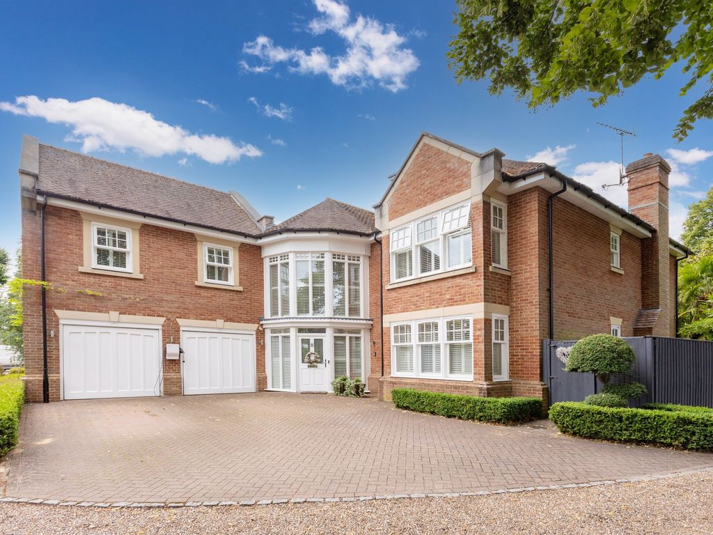 5 bed detached house for sale in Endfield Place, Maidenhead SL6, £1,475,000