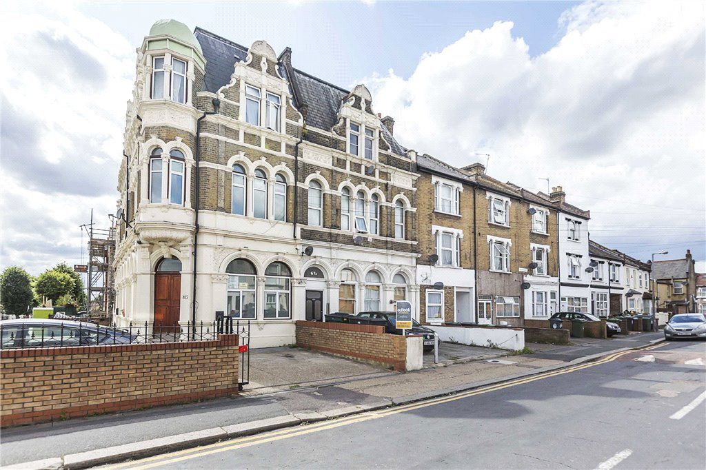 2 bed flat for sale in Erskine Road, London E17, £400,000