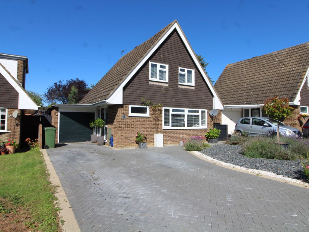 3 bed detached house for sale in Dryden Close, Newport Pagnell MK16, £400,000